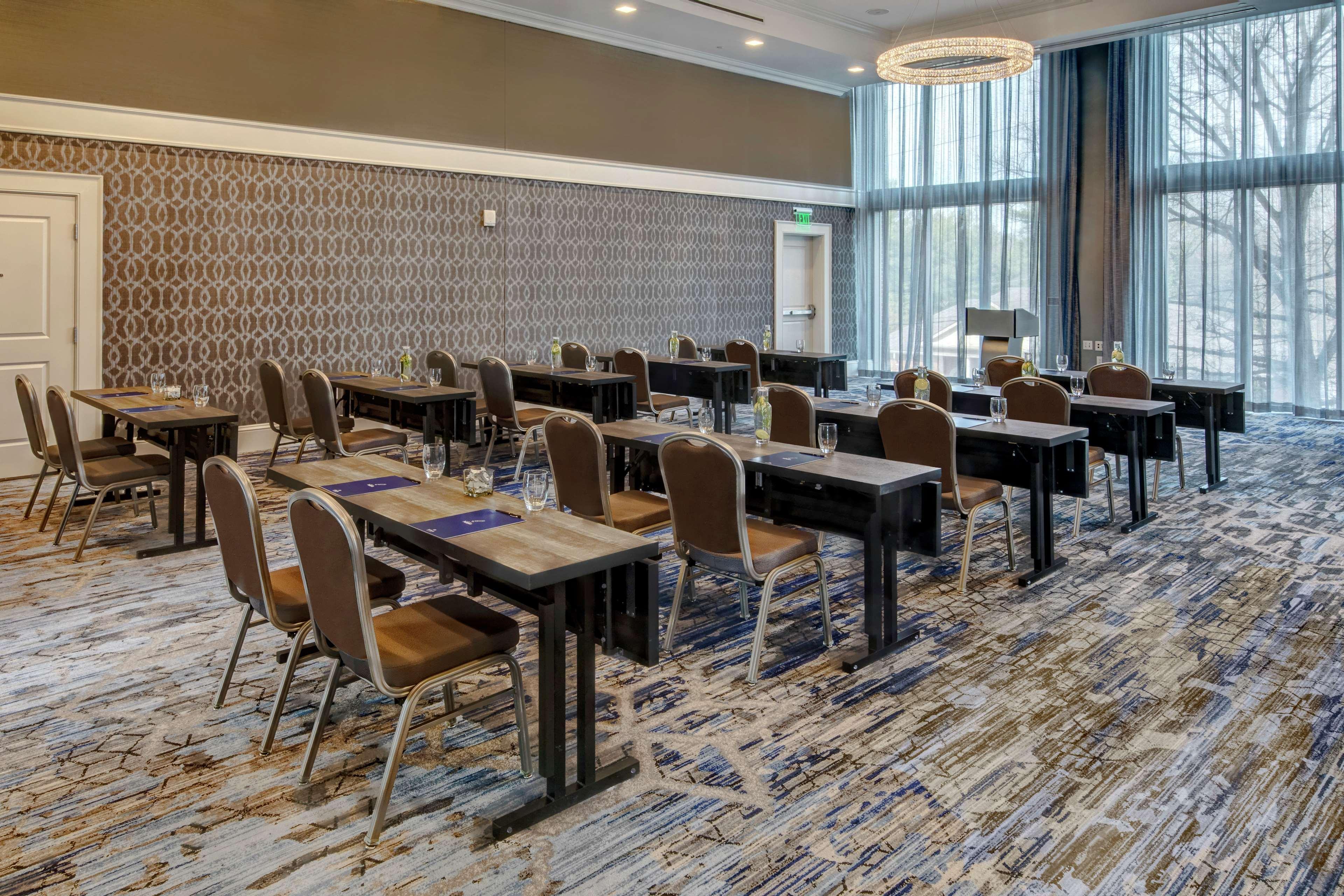Hotel Hilton Hills 4*