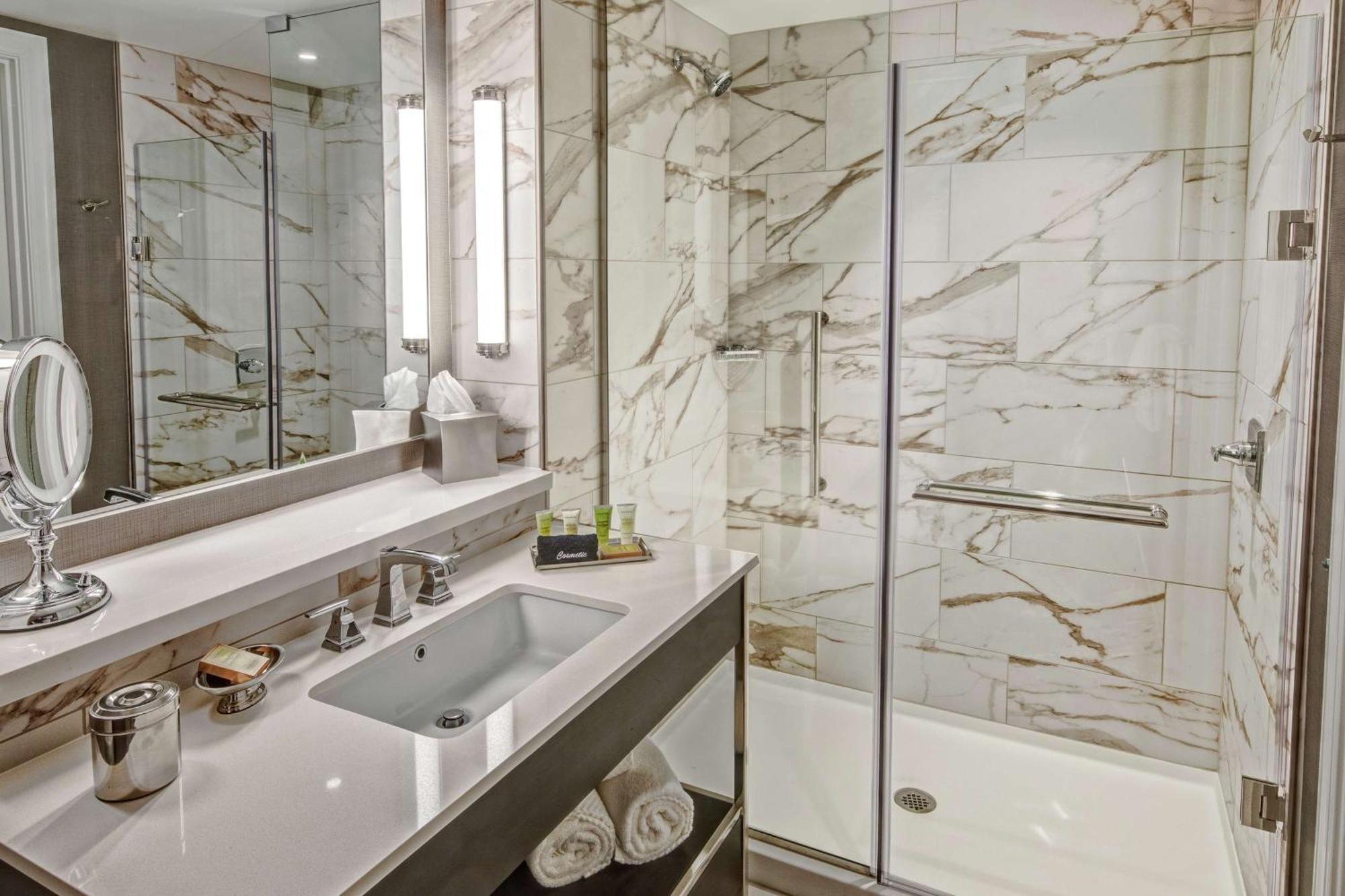 Hilton Hills Hotel 4*