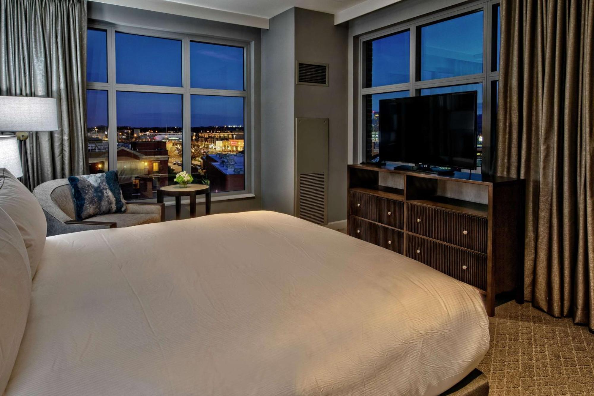 Hotel Hilton Hills 4*